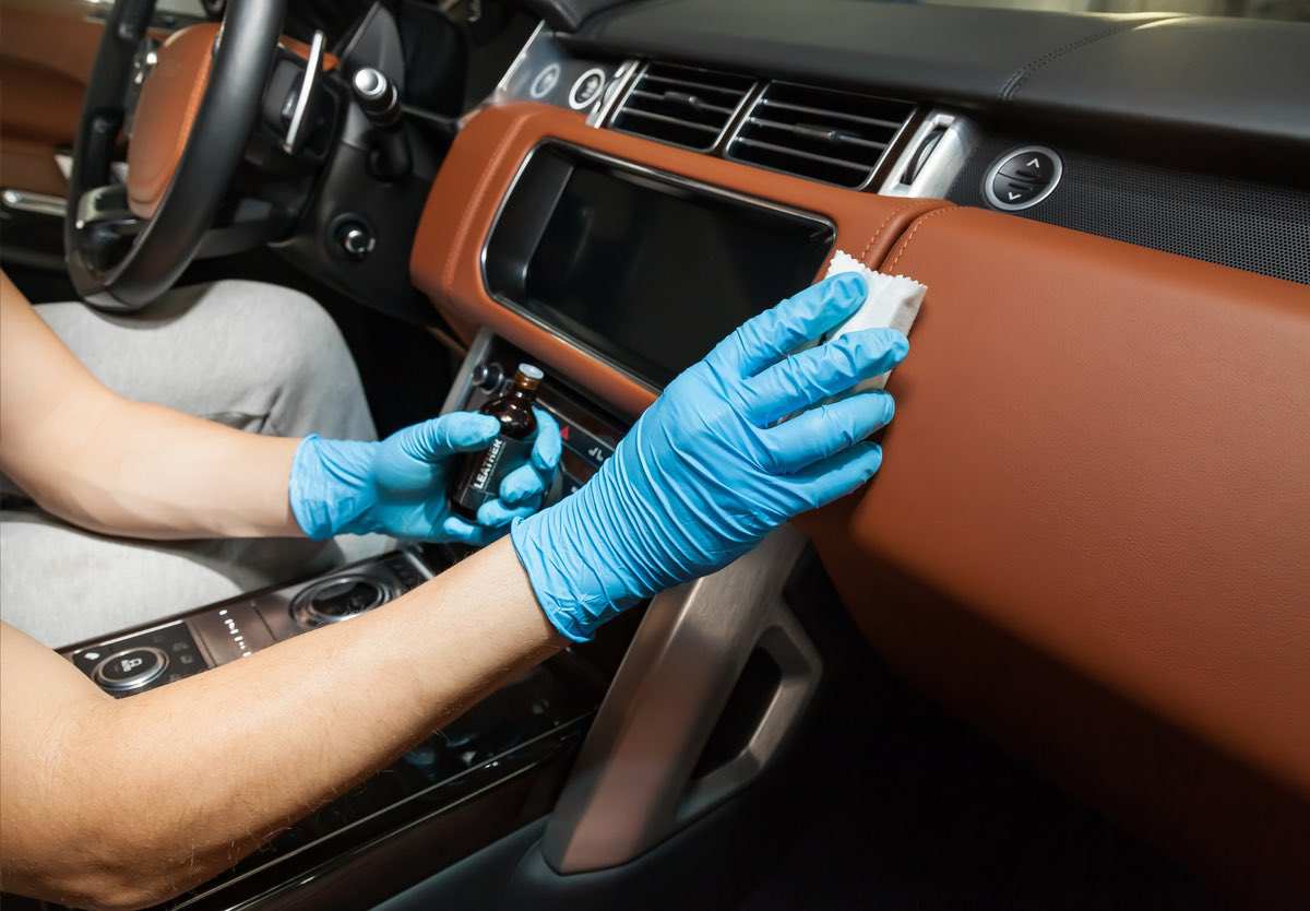 savannah leather detailing